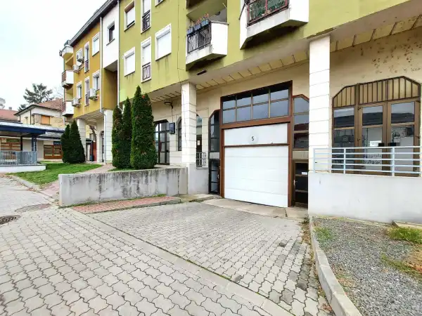 Eladó garázs, Vác 16 m² 22.5 M Ft